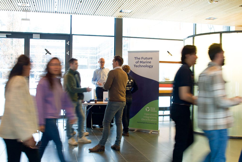 Students at Career Day at the University of South-Eastern Norway