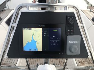 Montering av Raymarine Axiom I X-Yatch pidestall
