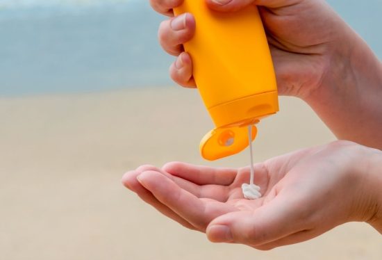 Wer steckt hinter Eigenmarken-Sonnencreme?