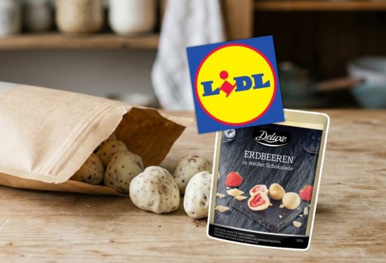 Beutel mit Erdbeeren in weißer Schokolade auf einer Küchenarbeitsplatte – Rückruf Lidl Erdbeeren