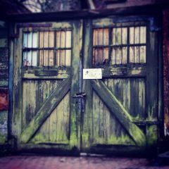 Zomaar een poort in #zwolle #hout #oud #vintage