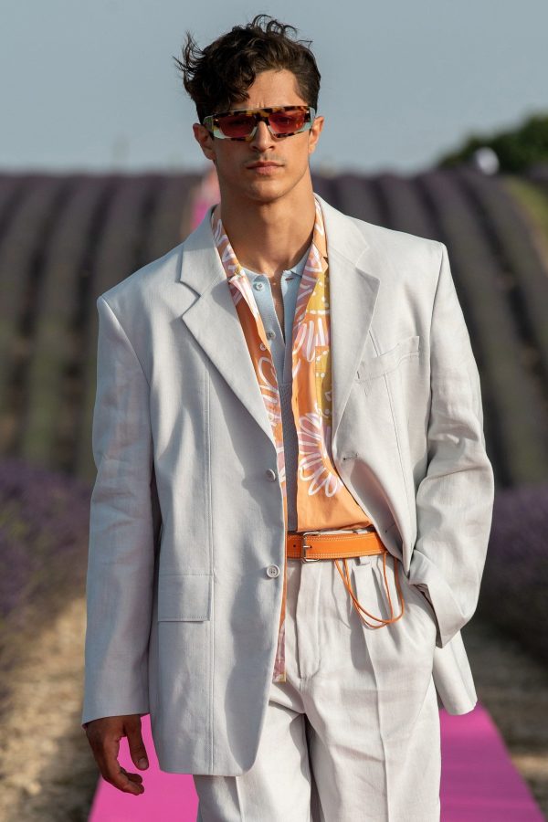 Jacquemus visning på lavendelfälten i Provence – 15 snygga sommarlooks