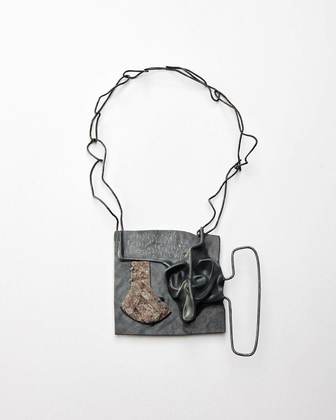 Iris Bodemer, Klang 1 (Sound 1), 2019, pendant; silver, thermoplastic, sapphire, 105 x 115 x 25 mm, €4250