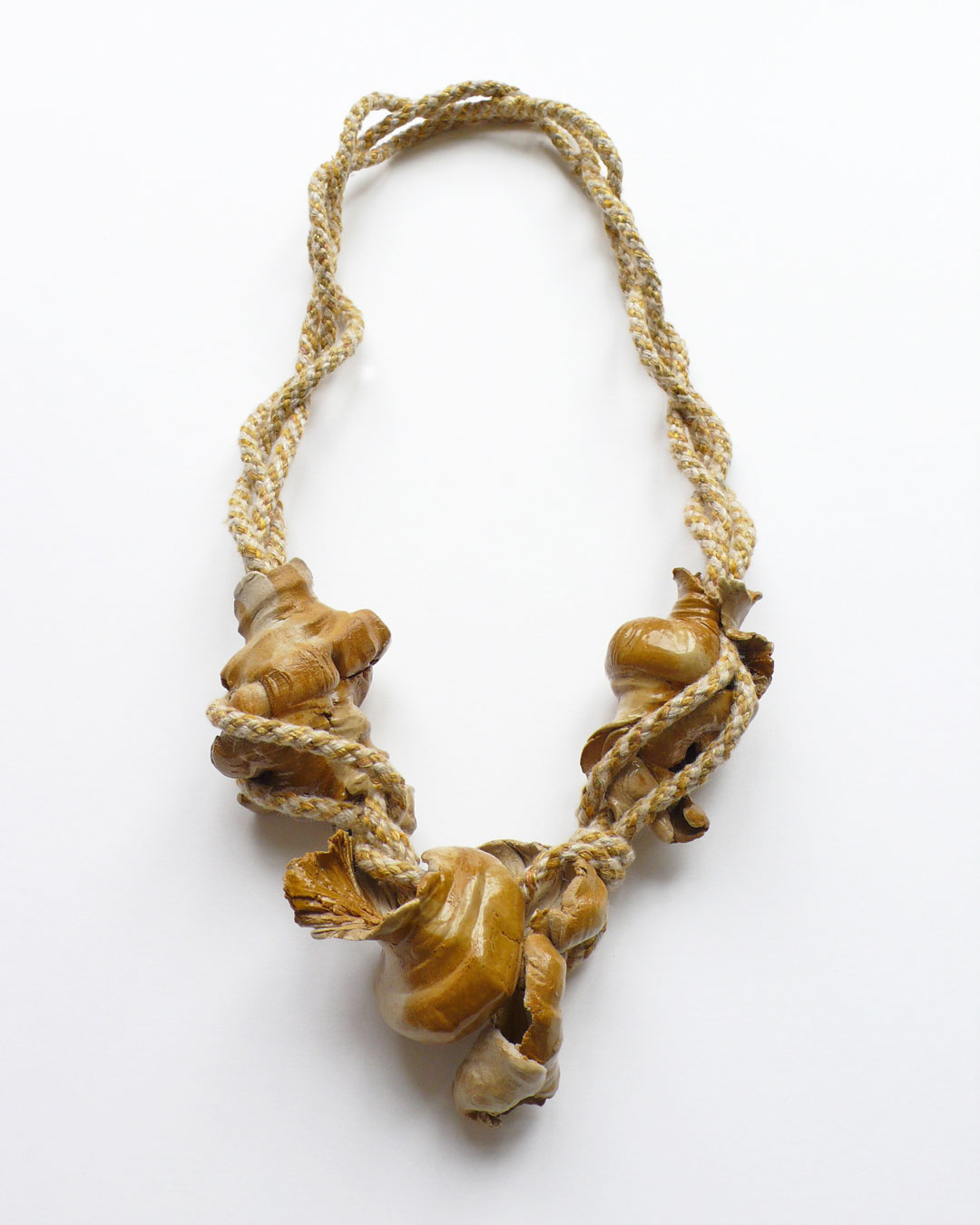 Ineke Heerkens, Vingerschelpen (Finger Shells), 2019, necklace; ceramic/stoneware, cord; linen, silk, lurex, 310 x 170 x 45 mm, €1920