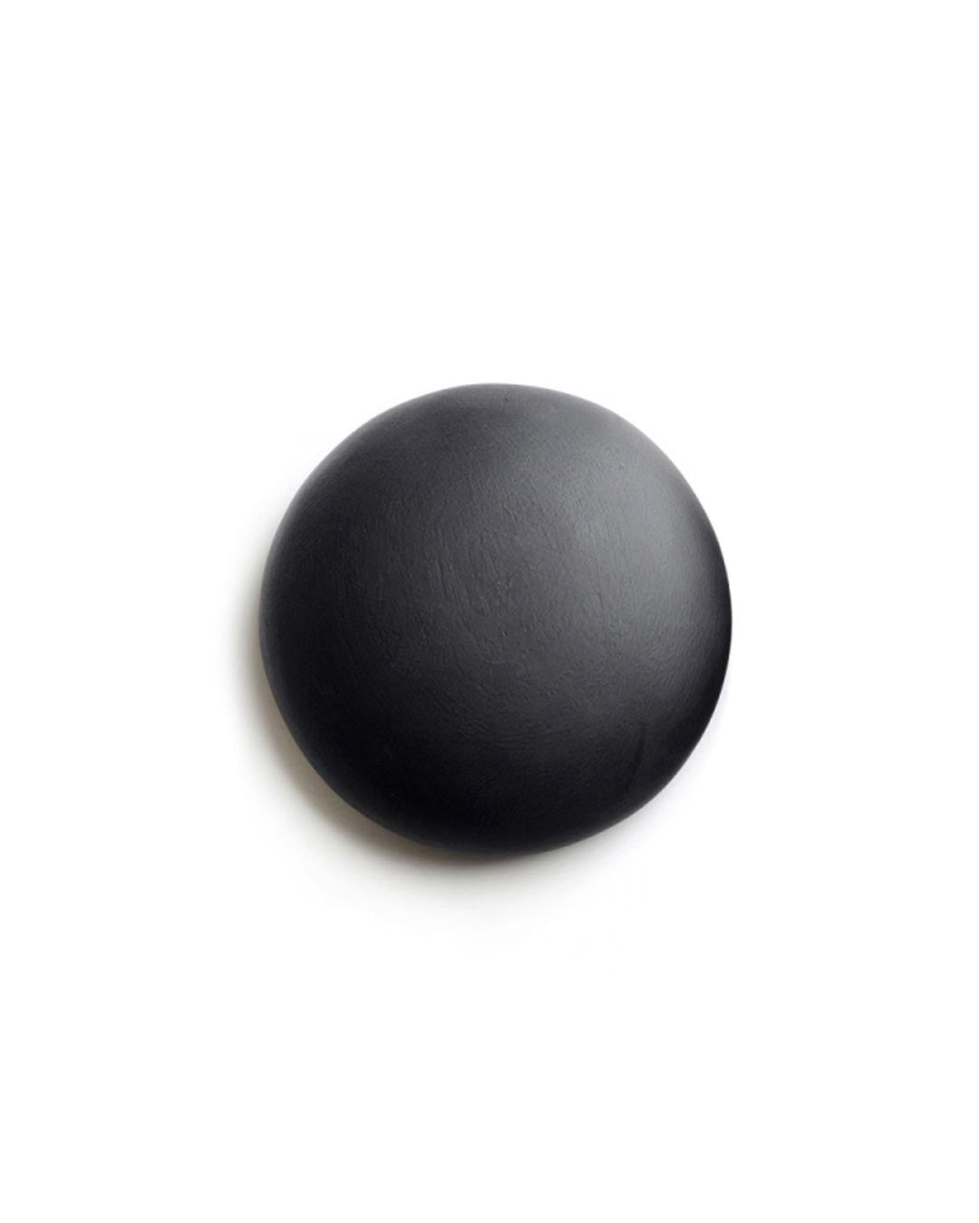 David Huycke, Black Round Mercury, 2012, voorwerp; wengé, verf, 155 x 155 x 50 mm, €630
