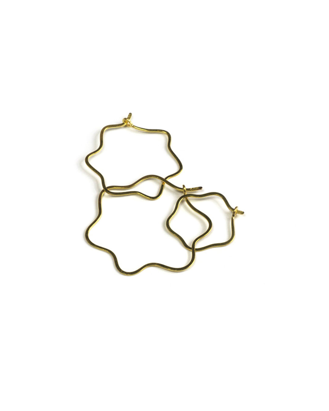 Annelies Planteijdt, zonder titel, 1987-2018, oorsieraden; 18 kt goud, 29 x 30 / 20 x 23 / 10 x 12 mm, €275
