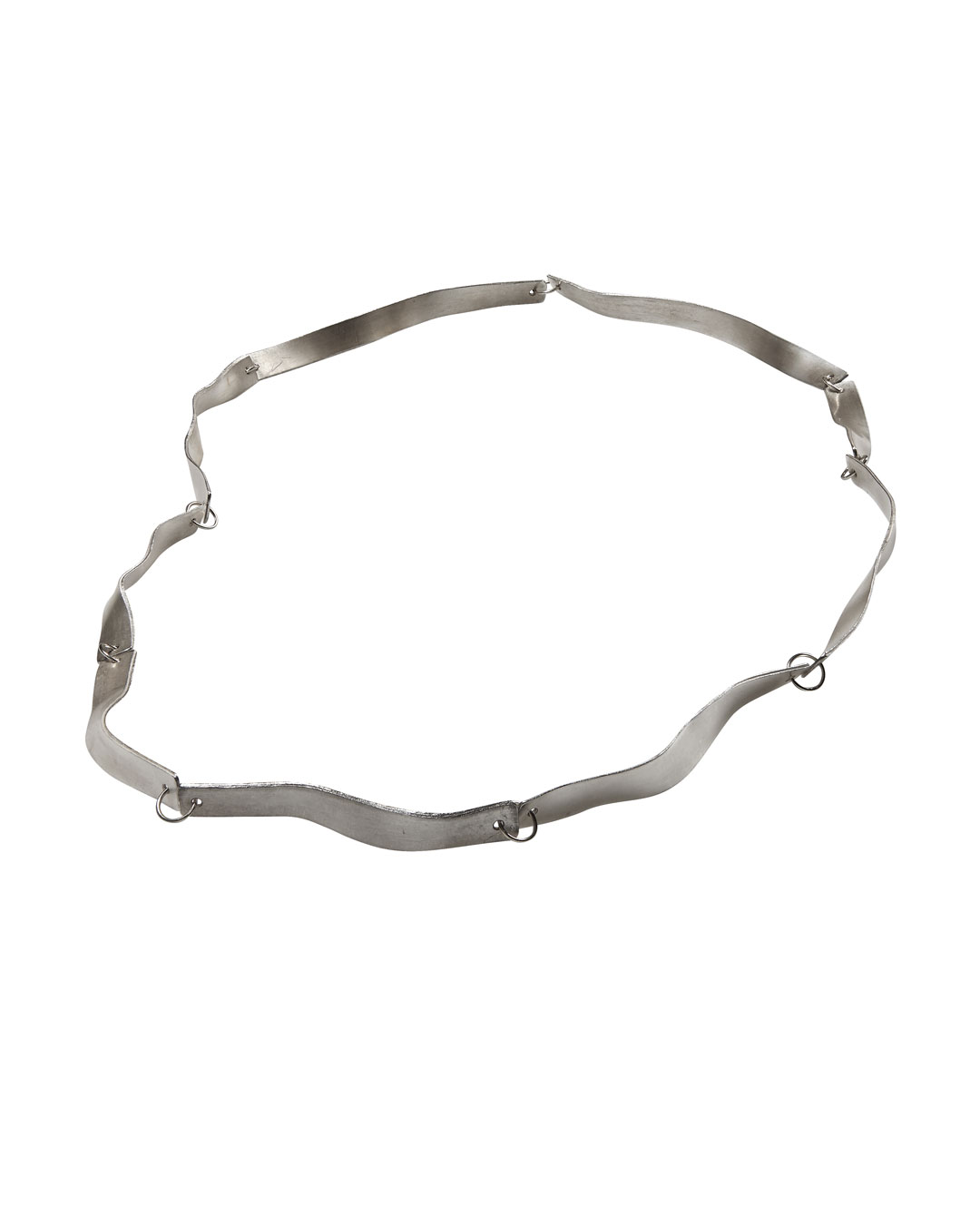 Annelies Planteijdt, Mooie stad - Zilveren water, 2020, halssieraad; fijnzilver, 8 kt witgoud, 640 mm