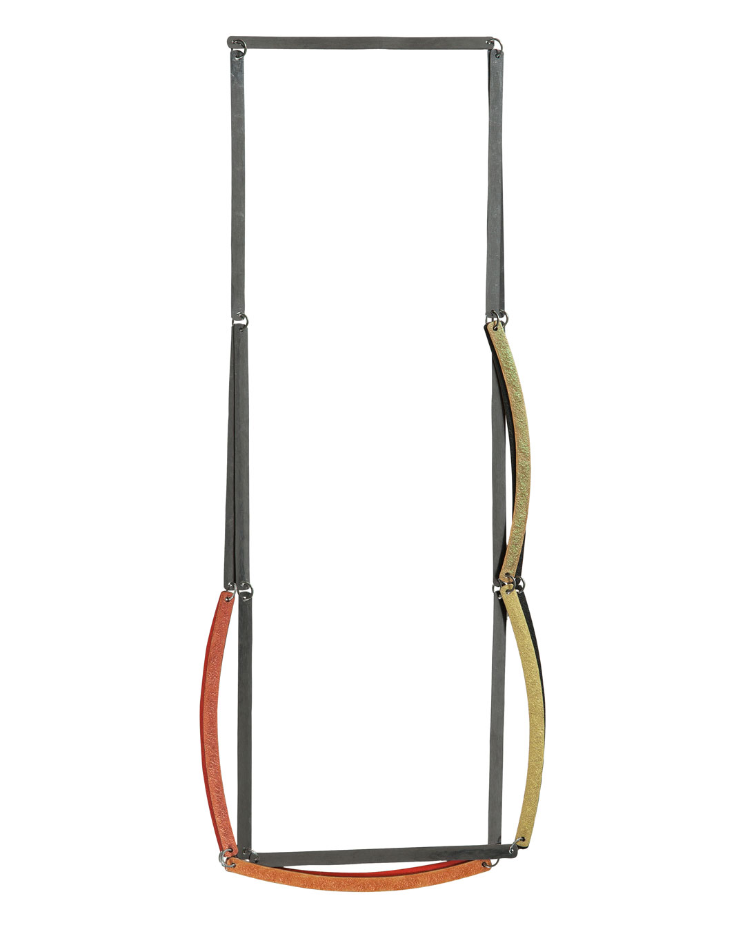 Annelies Planteijdt, Mooie stad – Rode zwarte moment, 2012, halssieraad; tantalium, zilver, pigmenten, 200 x 200 mm, €6475