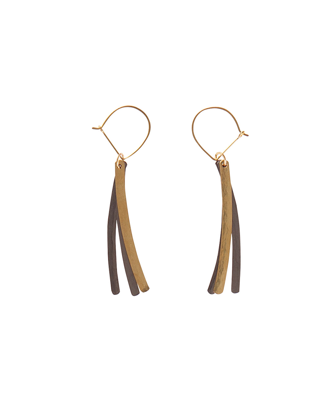Annelies Planteijdt, Mooie Stad – Zwarte gouden kristal, 2015, oorsieraden; goud, tantaal, 60 x 90 mm, €850