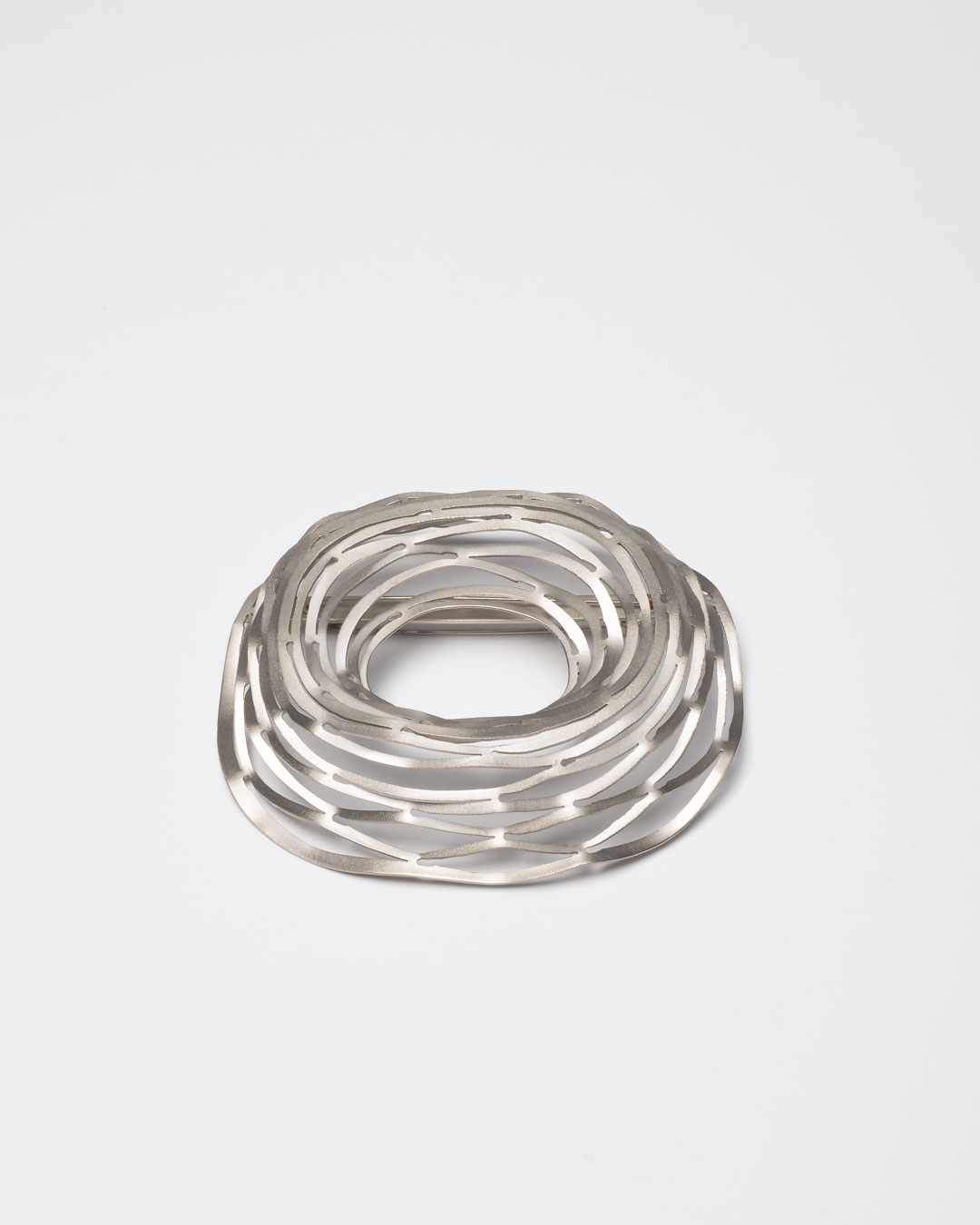 Antje Bräuer, untitled, 2010, brooch; titanium, gold, stainless steel, 65 x 77 x 21 mm, €535