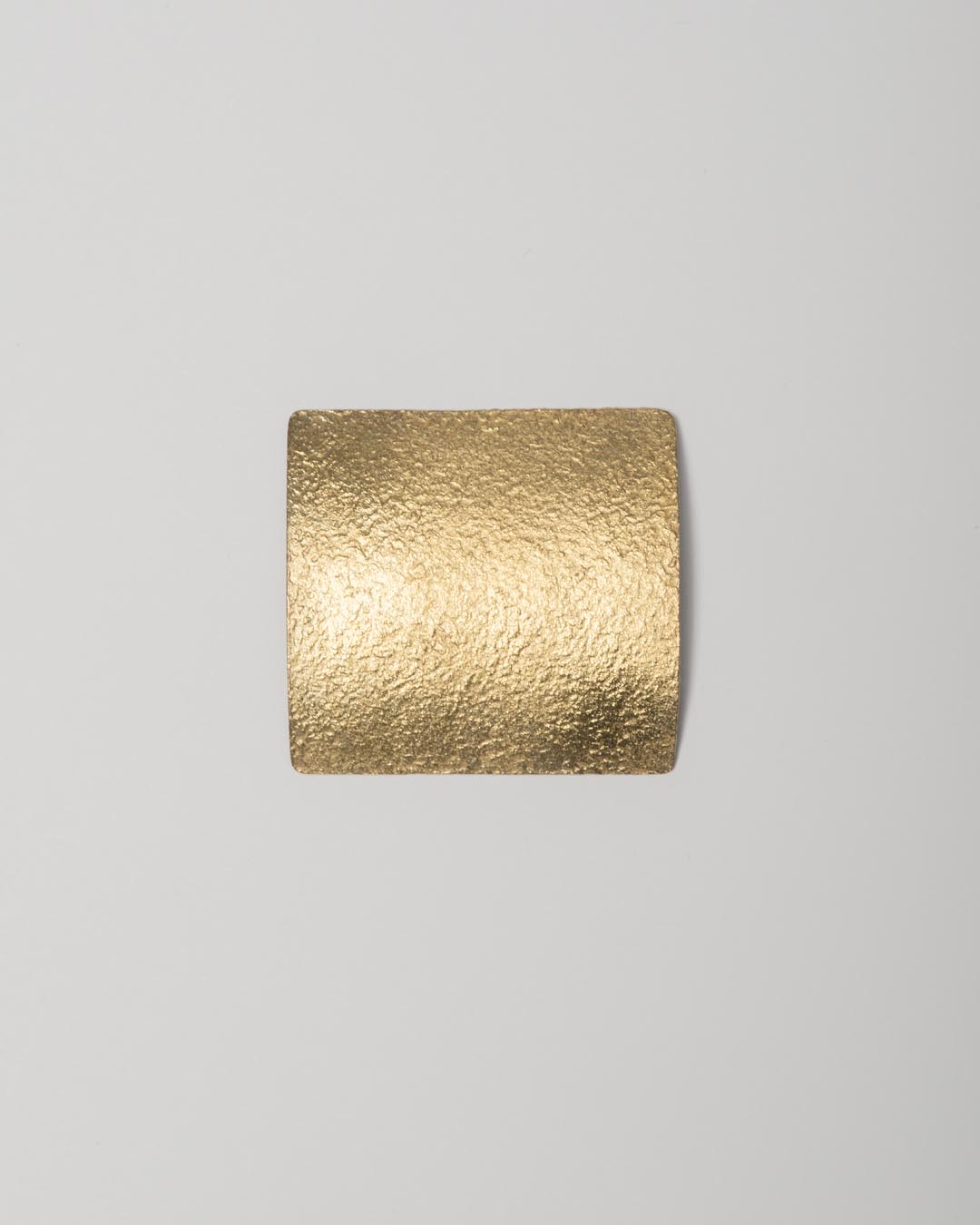 Yasuki Hiramatsu, untitled, brooch; gold-plated silver, 48 x 45 x 9 mm