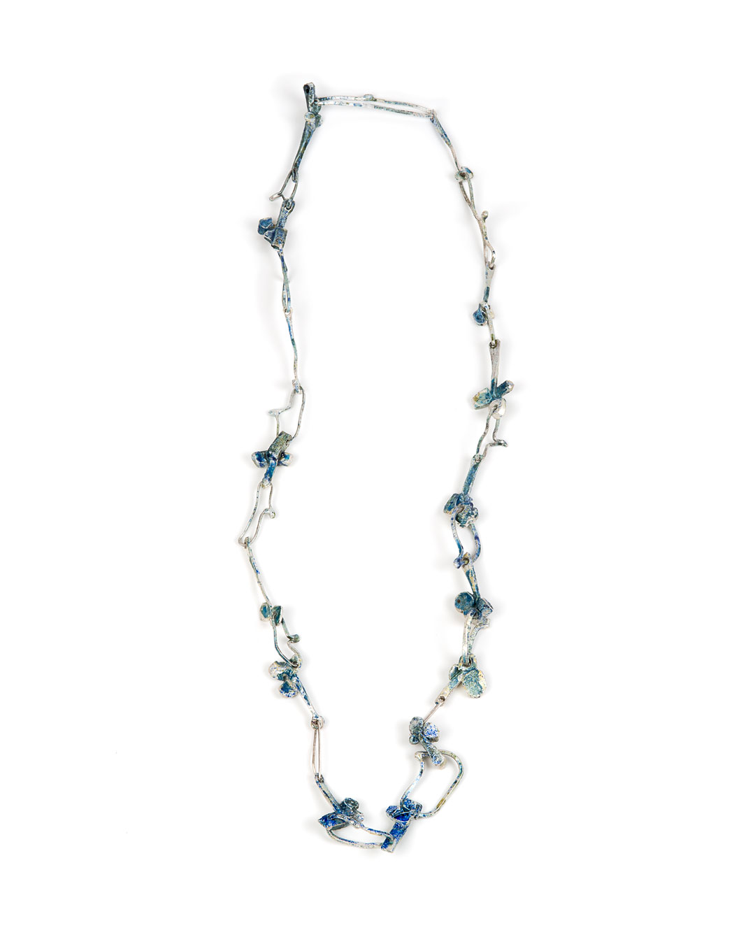 Rudolf Kocéa, Clubs, 2019, necklace; fine silver, enamel, L 800 mm, €2800