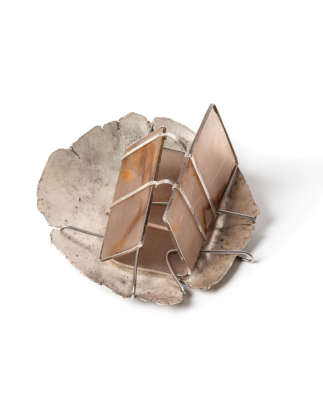 Rudolf Kocéa, Mirror, 2019, broche; agaat, zilver (800), roestvrij staal, ø 110 mm, €3200