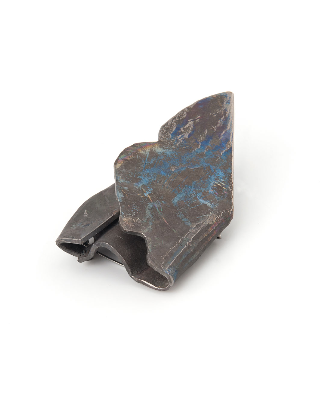 Rudolf Kocéa, Strahl II (Beam II), 2012, brooch; titanium, 90 x 50 x 29 mm, €1100