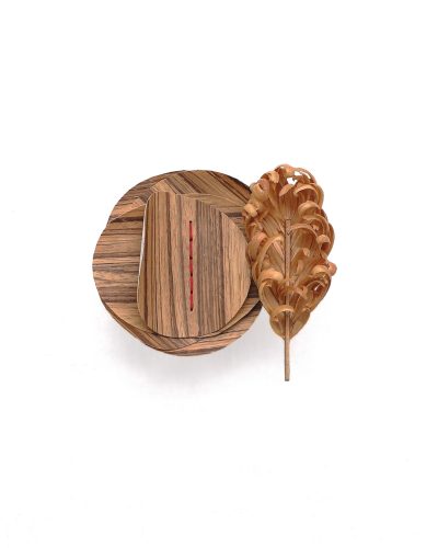 Dongchun Lee, Flourish Wither, 2014, brooch; wood, nylon thread, galvanised steel, nickel silver, 135 x 120 x 35 mm, €2010