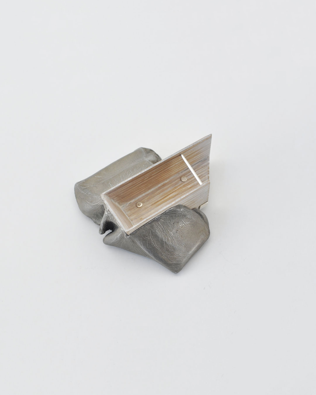 Anders Ljungberg, Declaration #5, 2019, brooch; aluminium, laminated oak, steel, silver, 112 x 113 x 35 mm, €920