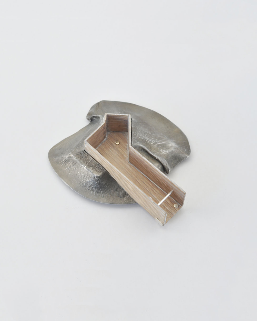 Anders Ljungberg, Declaration #7, 2019, brooch; aluminium, laminated oak, steel, silver, 130 x 110 x 44 mm, €920