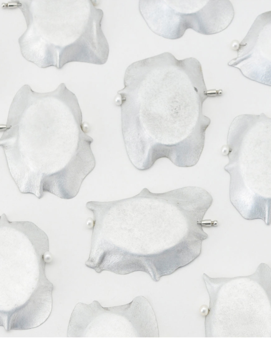 Anders Ljungberg, Intension, 2019, brooch; aluminium, freshwater pearl, steel, ± 85 x 60 x 14 mm, €280 each