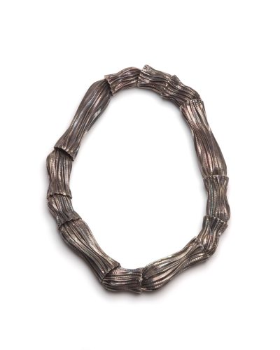 Susanna Loew, Seelilie, 2006, necklace; silver, silk, 250 x 200 x 30 mm, €1400