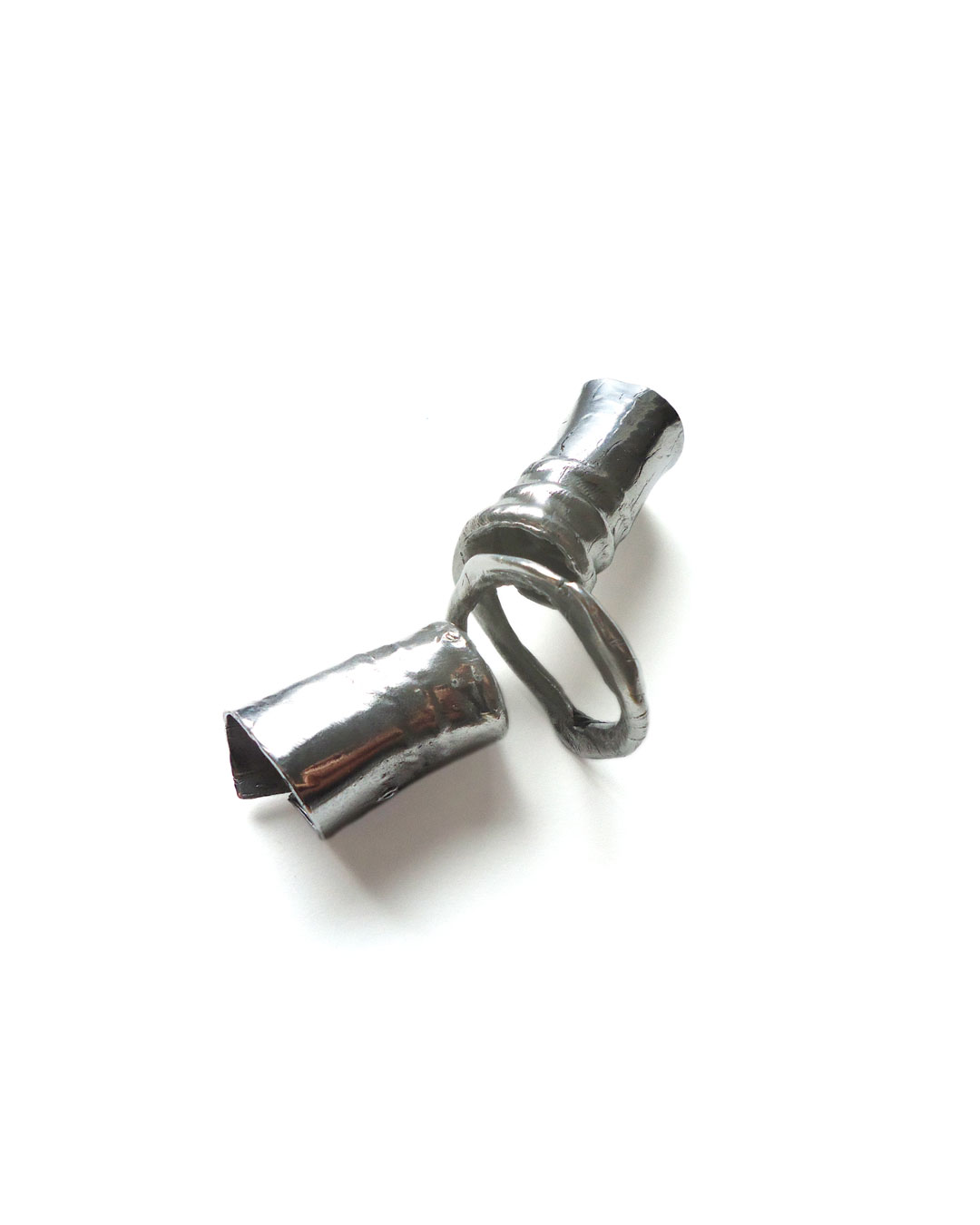 Dana Seachuga, Rebellious-Spring-Ring 2, 2015, ring; aluminium, titanium, 90 x 30 x 20 mm, €395