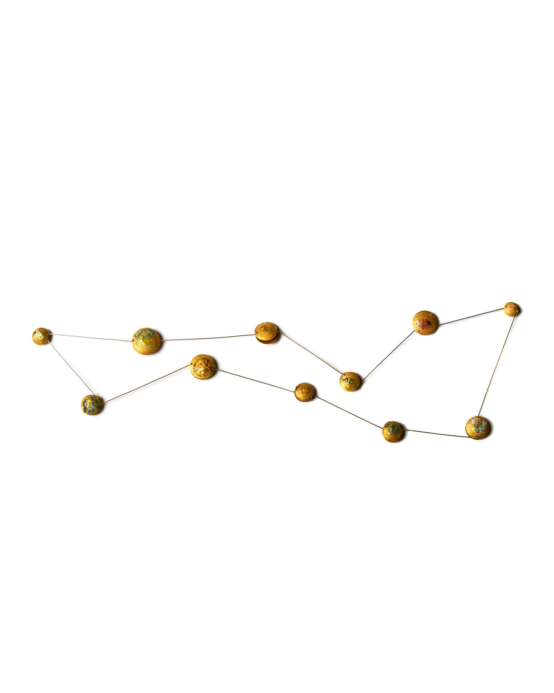 Graziano Visintin, zonder titel, 2019, halssieraad; witgoud, geelgoud, email, bladgoud, 370 x 90 x 8 mm, prijs op aanvraag