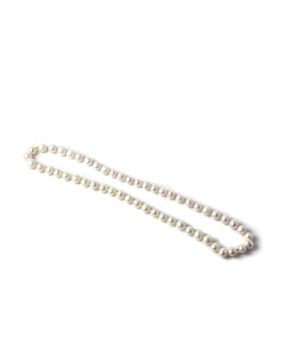 Lisa Walker, Pearl Necklace, 2020, halssieraad; zoetwaterparels, koord, €1700