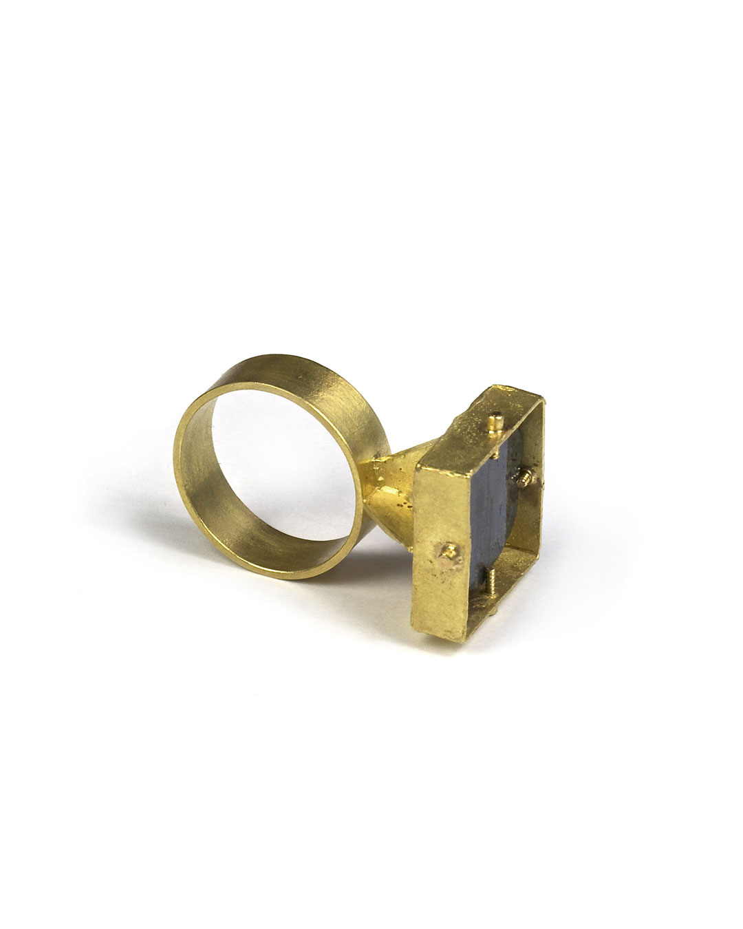 Andrea Wippermann, untitled, 2007, ring; 18ct gold, sapphire, 32 x 20 x 19 mm, €2550