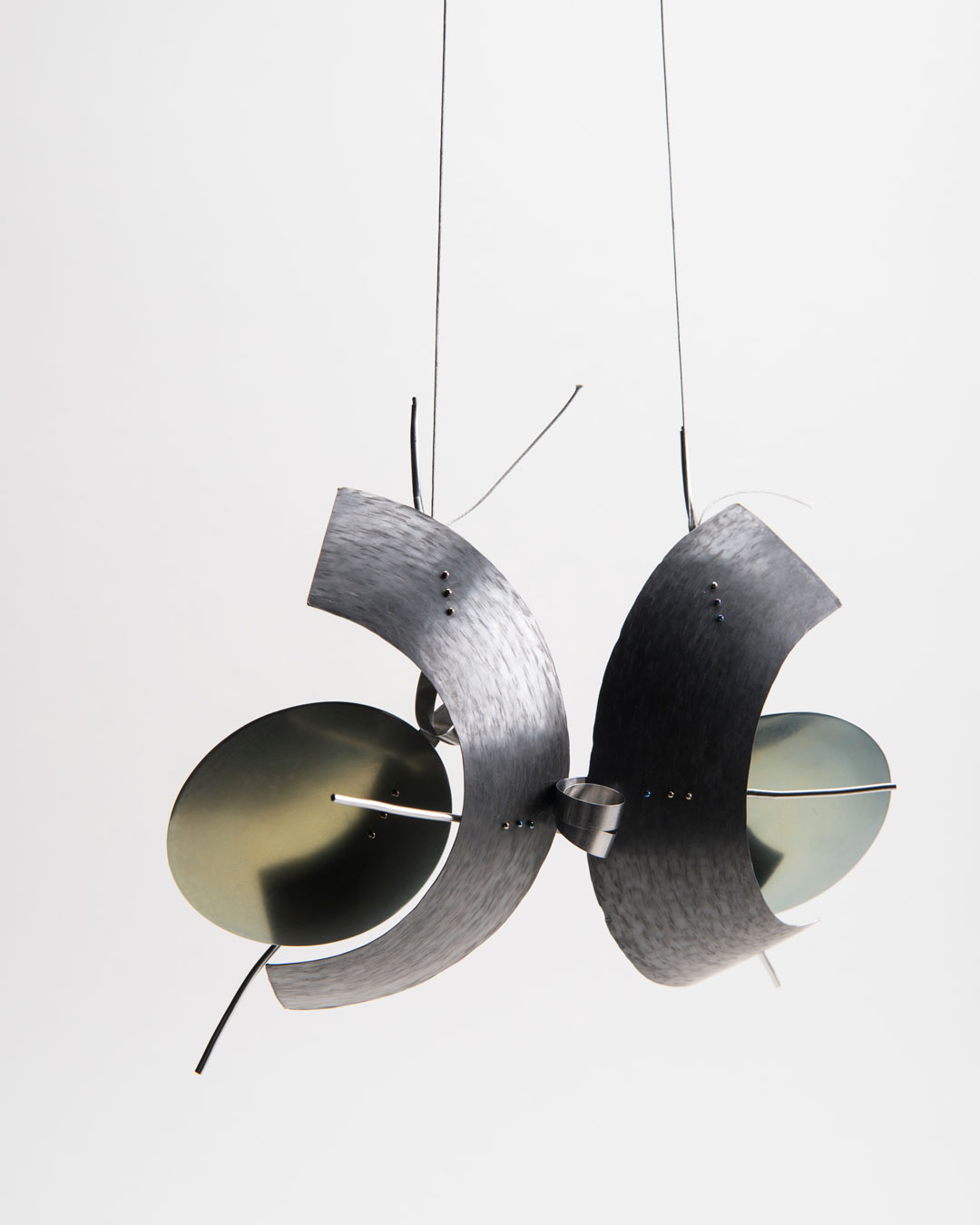 Andrea Wippermann, Ursus Giganteus, 2018, pendant; stainless steel, titanium, nylon, blackened silver, 150 x 180 x 40 mm, €2450
