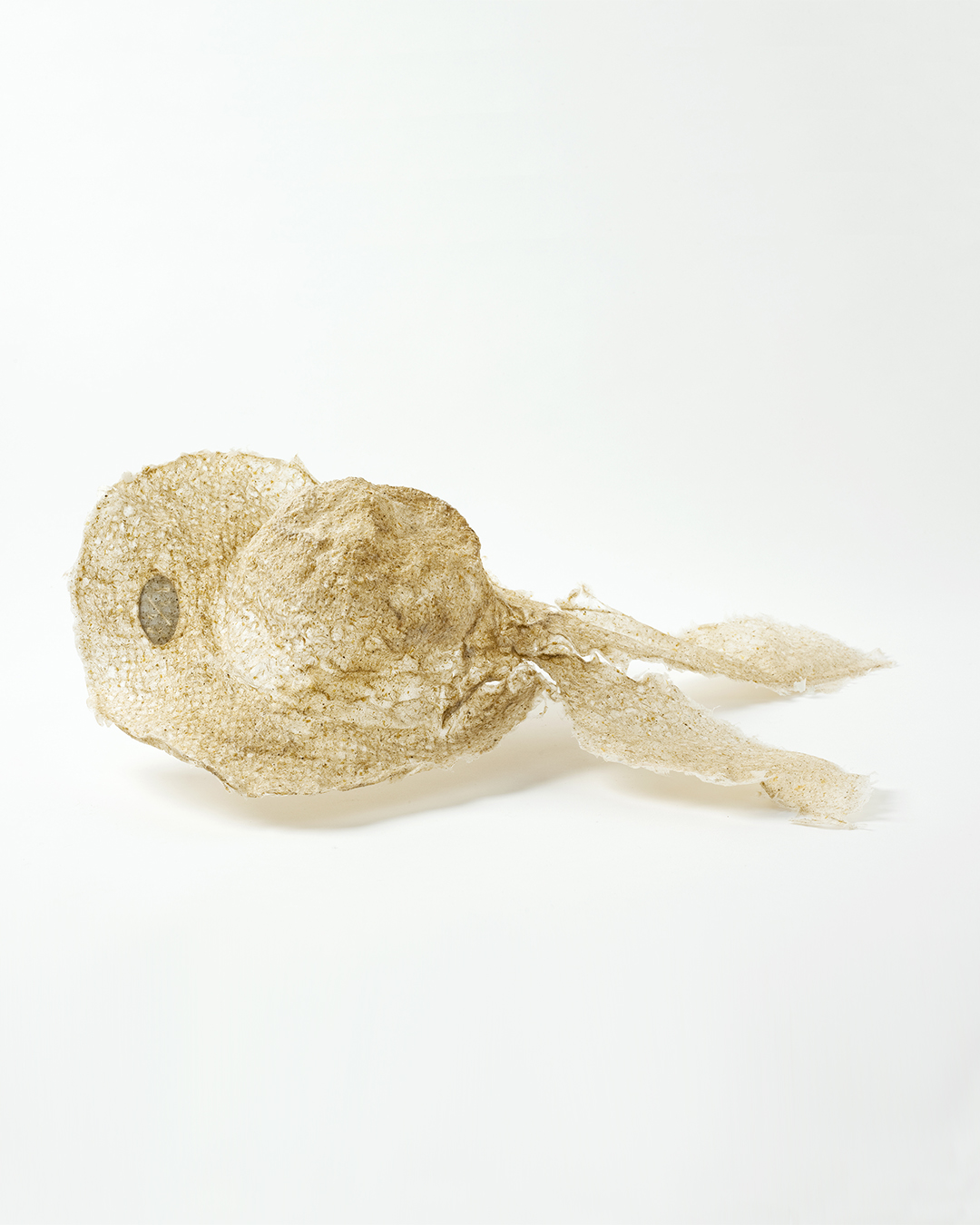 Annamaria Leiste, Behütet (Guarded) - I, 2019, brooch; silver, flax, asparagus, 520 x 580 x 120 mm, €420