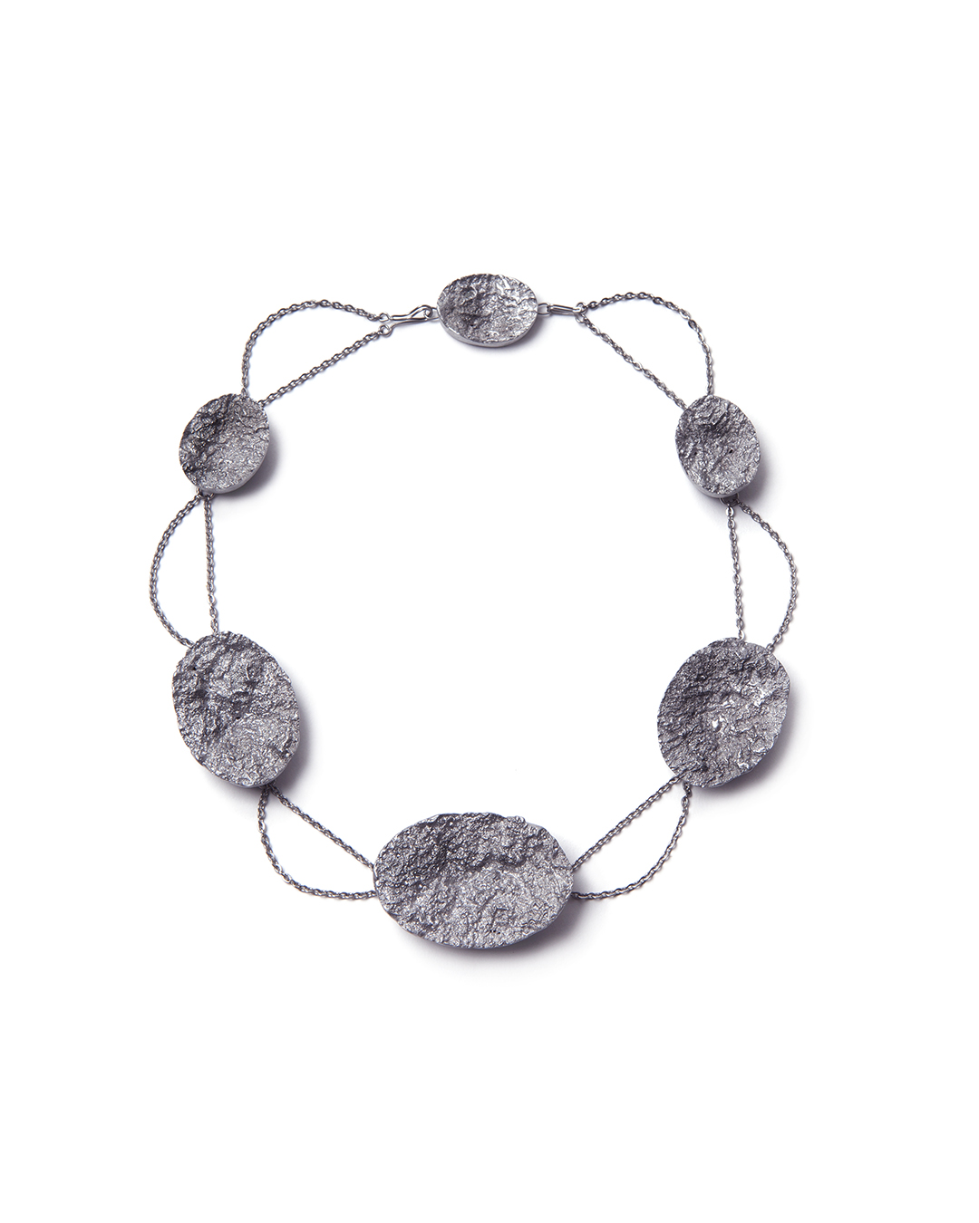 Barbara Schrobenhauser, Surfaces, 2015, necklace; aluminium, stainless steel, silver, 490 x 12 mm, €1575