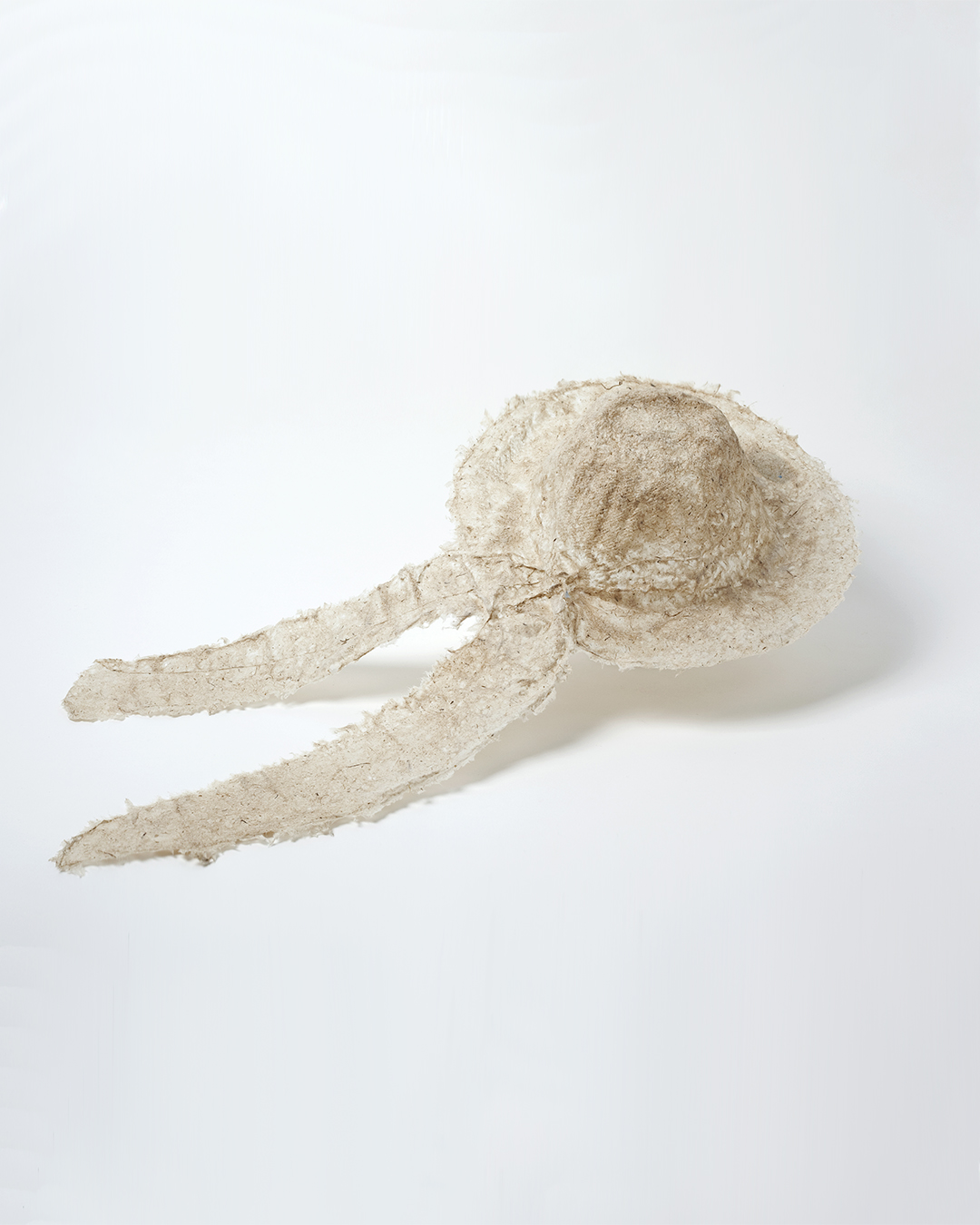 Annamaria Leiste, Behütet (Guarded) - P, 2019, brooch; silver, asparagus, flax, 680 x 310 x 120 mm, €420