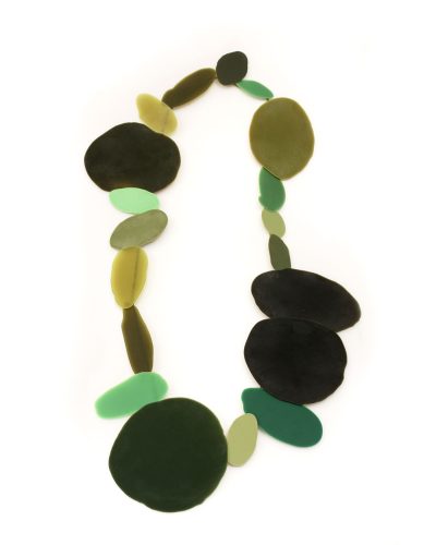 Ela Bauer, necklace, 2020, hars, pigment, jade, 700 x 400 x 15 mm, verkocht