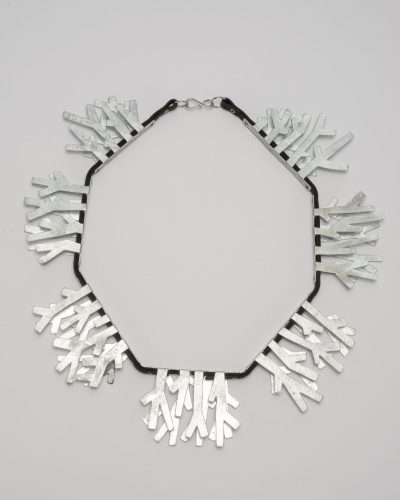 Antje Bräuer, Allee im Winter (Street in Winter), 2020, necklace - Afbeelding 2