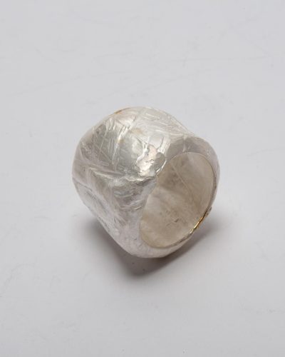 Juliane Brandes, Die Zeit die Zeit, 2020, ring - Image 3