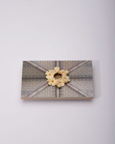 Herman Hermsen, Daffodil Ceiling, 2017, brooch, print on aluminium, wood, plastic (one-off) - Afbeelding 2