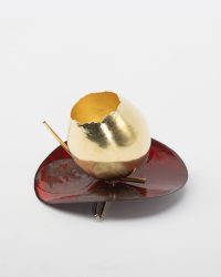 Andrea Wippermann, broche, Blüte auf Rot, 2015