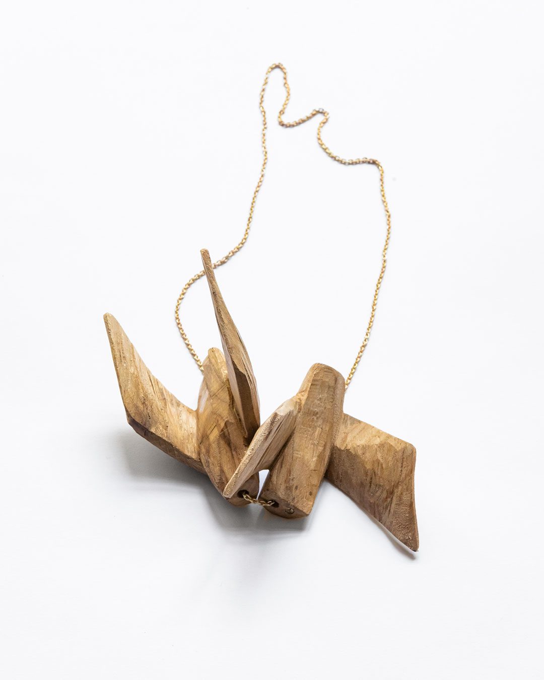 Dorothea Prühl, necklace, Two Small Birds (Zwei kleine Vögel), 2022, elm wood and gold, length of one form: 80 mm, price on request