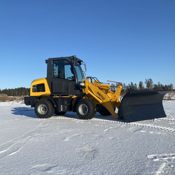 Bild för produktkategori Lastmaskiner. Lastmaskin på snö. Haitui ZL918D, hjullastare, Maskinlagret i Värmland,  www.maskinlagret.se