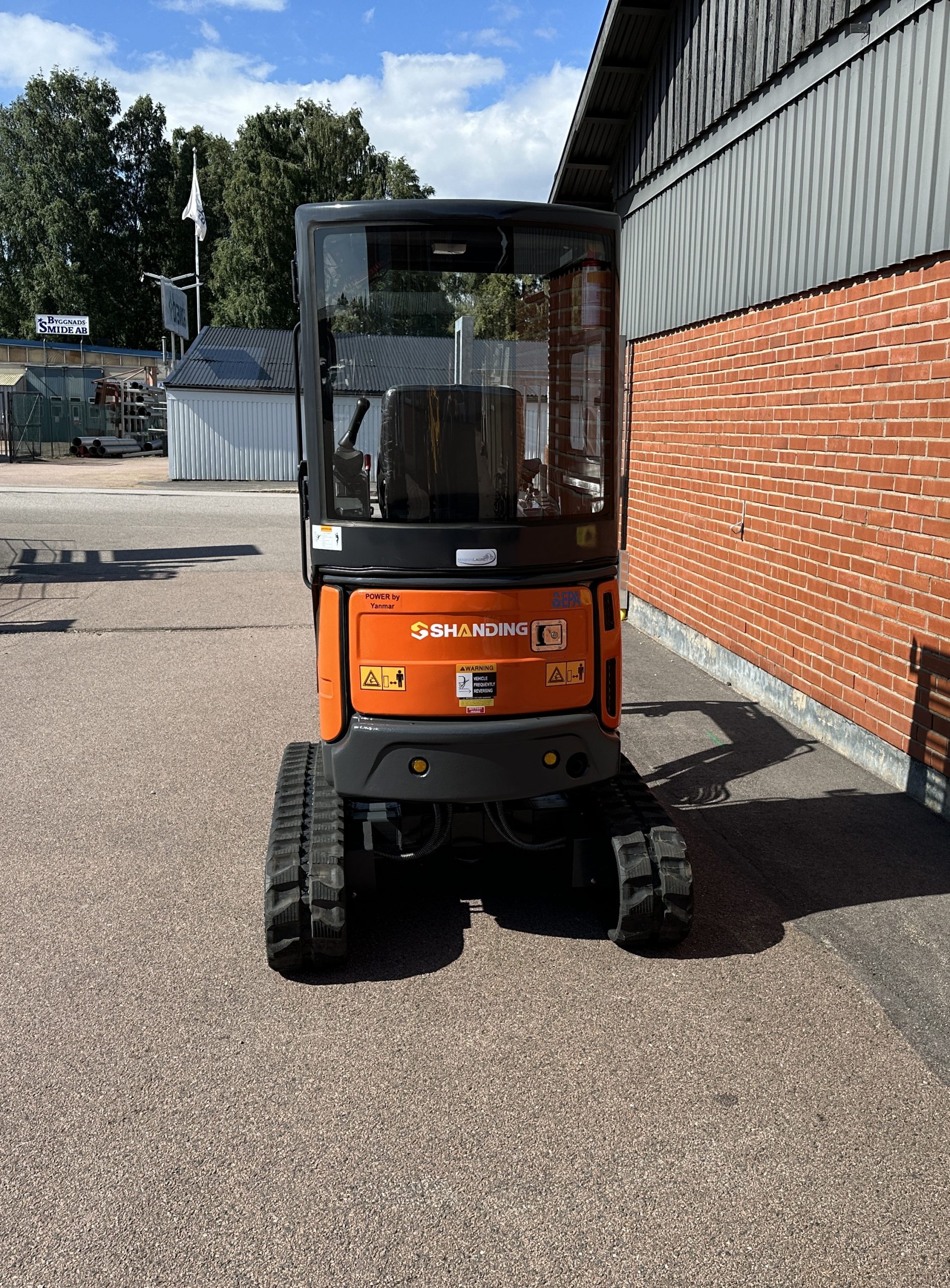 Minigrävare grävmaskin Shanding SD20U orange svart hytt bandbreddning bomsväng Yanmar