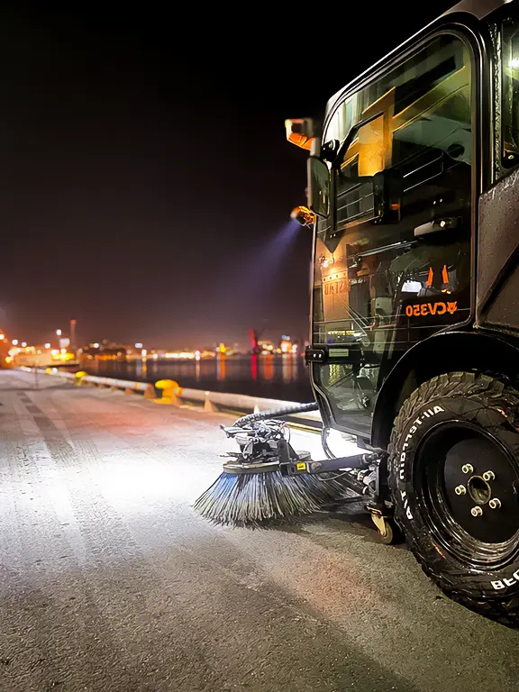 Maskinsopning i Göteborg med Maskintjänst Väst AB effektiva sopmaskin