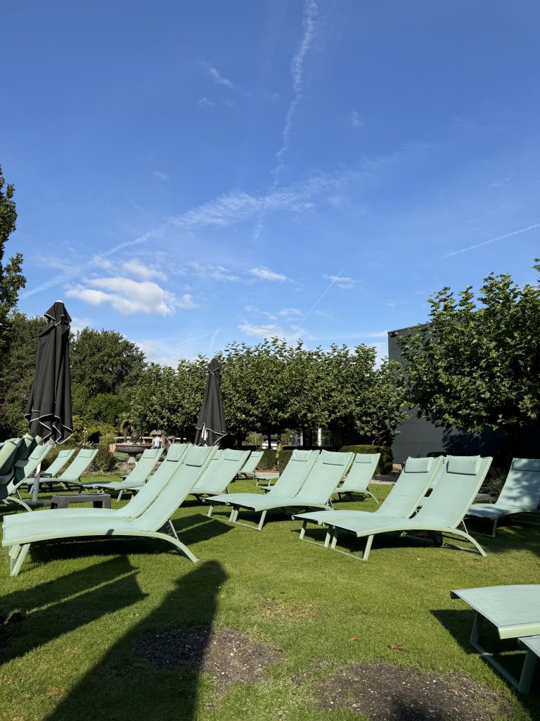 The outdoor sunbathing area in sunny weather at Thermen Holiday in the Netherlands.