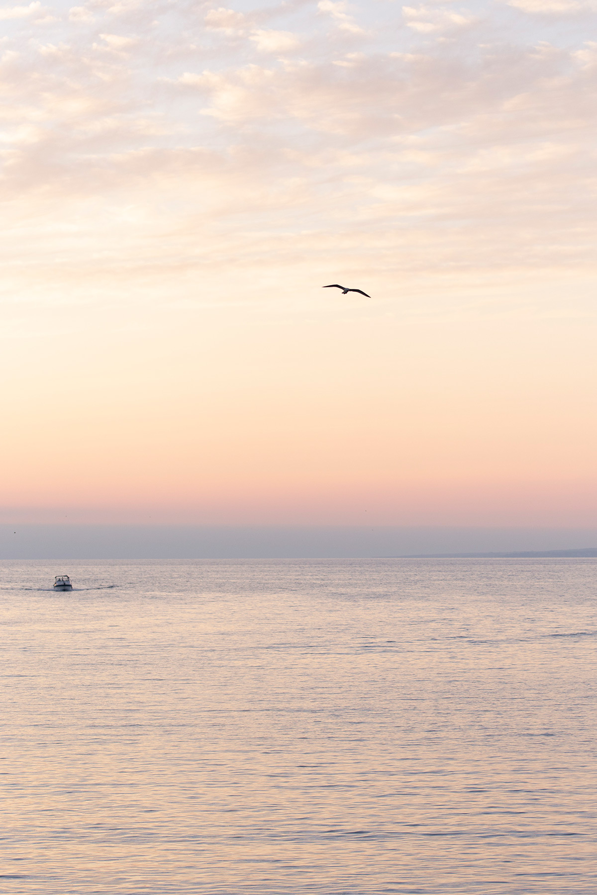 Photographie d'un coucher de soleil depuis le Mucem à Marseille réalisée par la photographe Mathilde Troussard