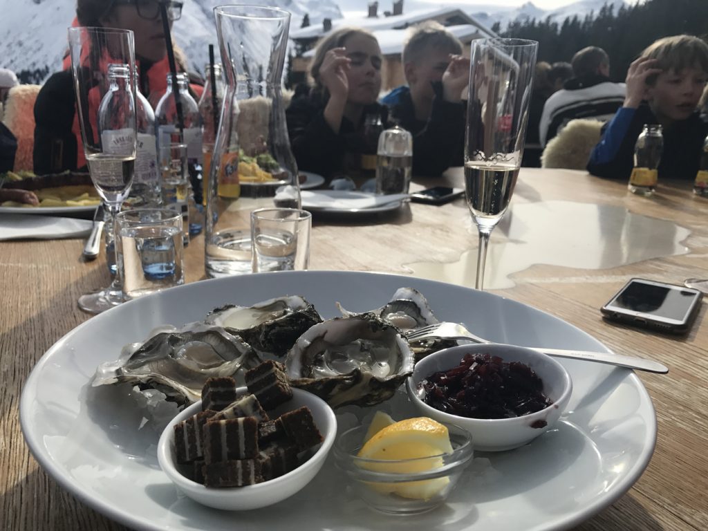 Hotel Goldener Berg i Oberlech - Maten