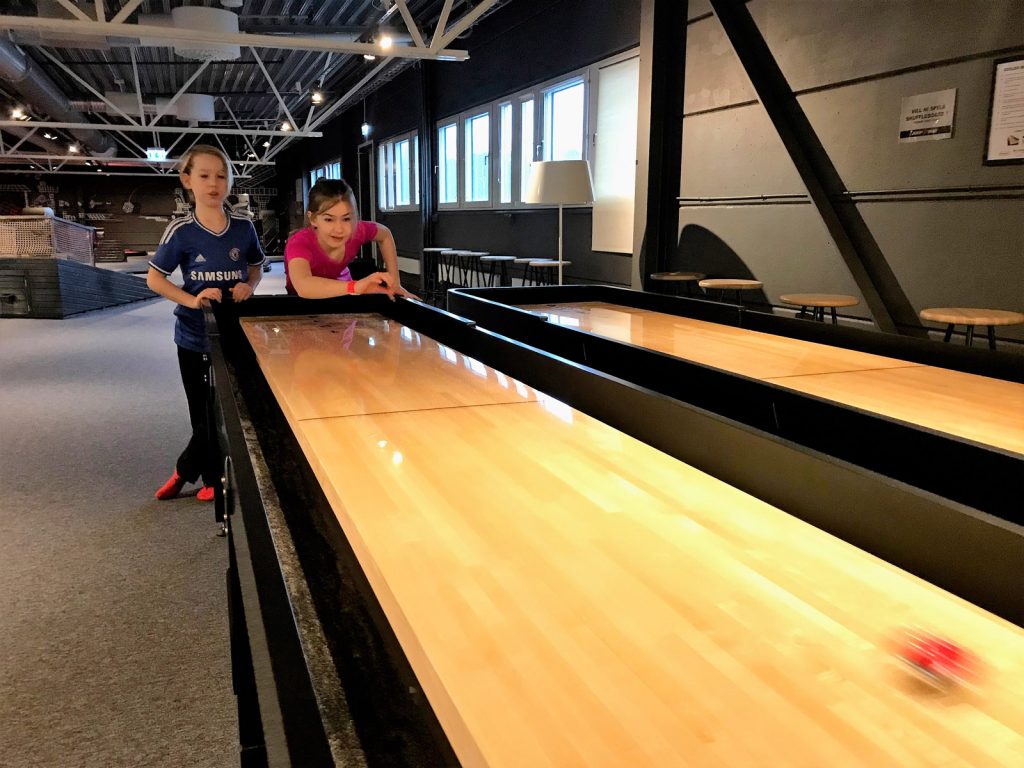 Shuffleboard på JumpYard