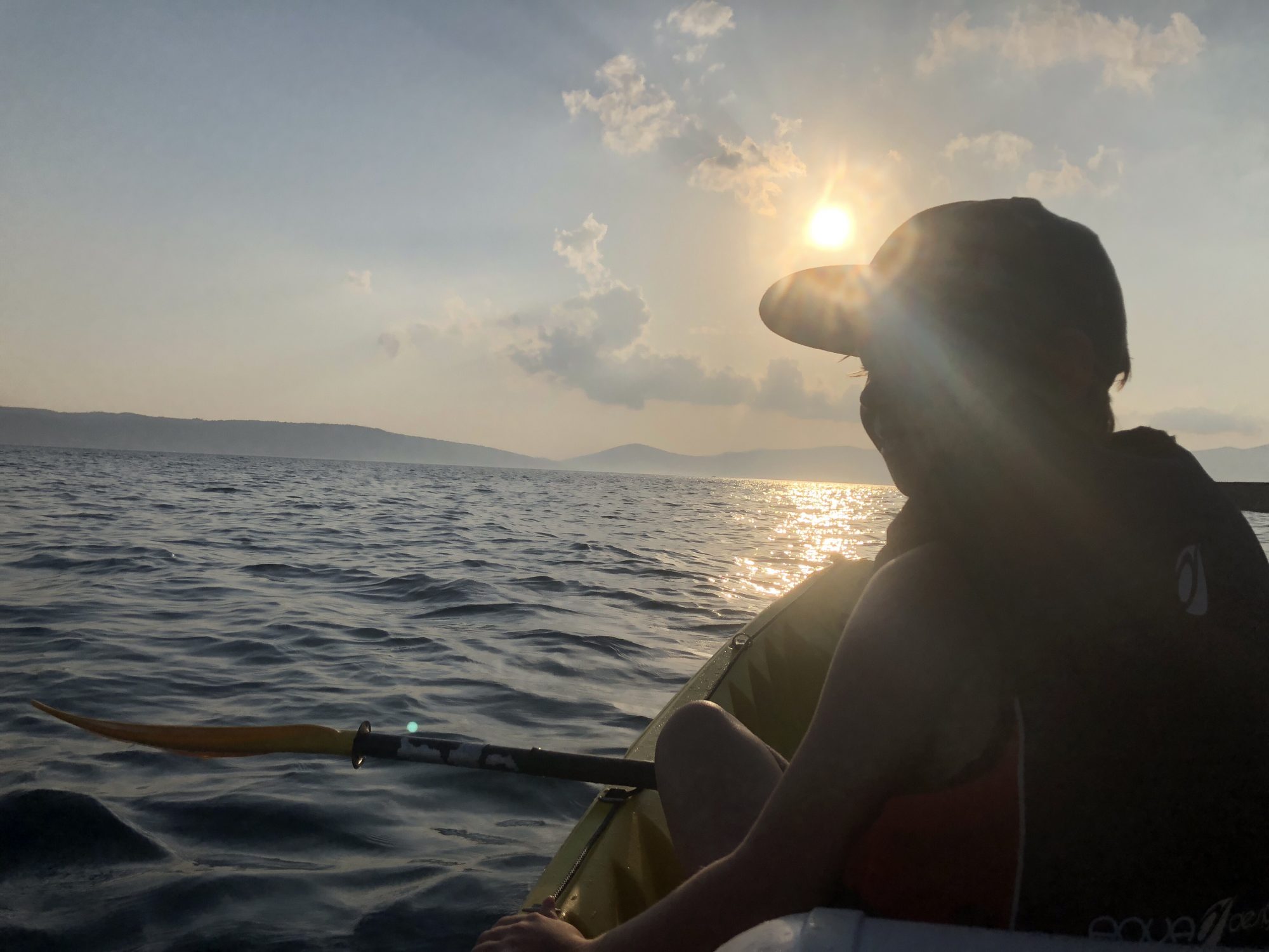 Kajak i solnedgången i Split