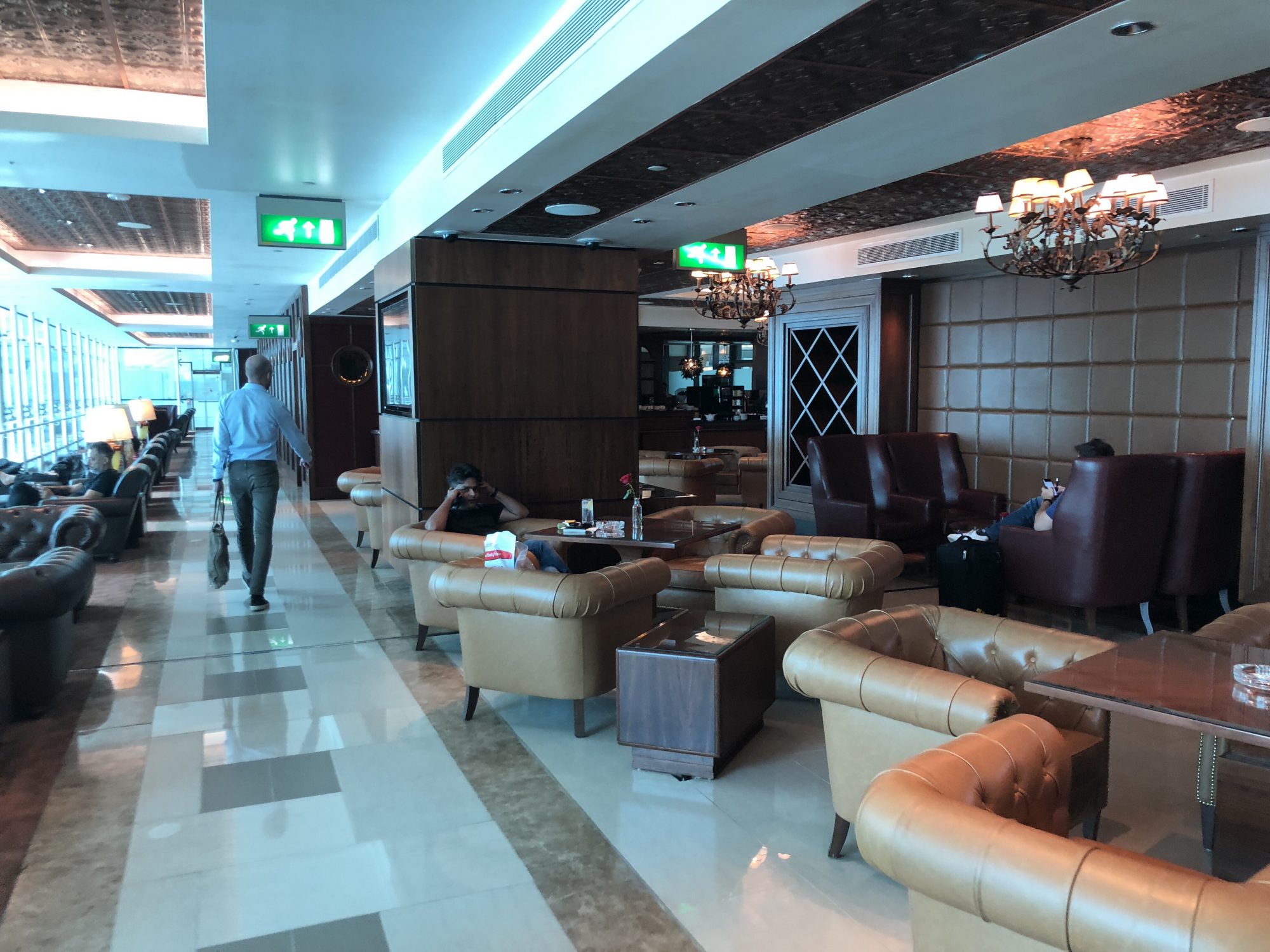 Emirates business class-lounge Dubai