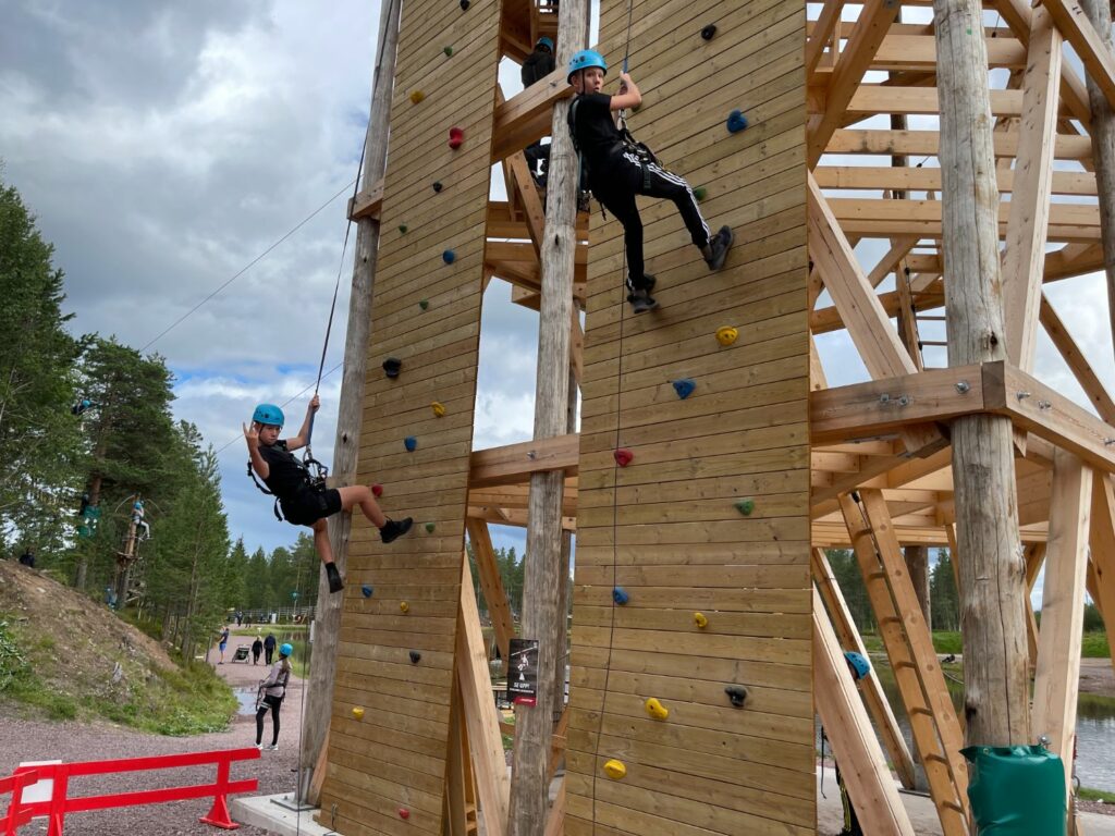 Ny klätterpark i Sälen vid Svansjön i Lindvallen - klättervägg