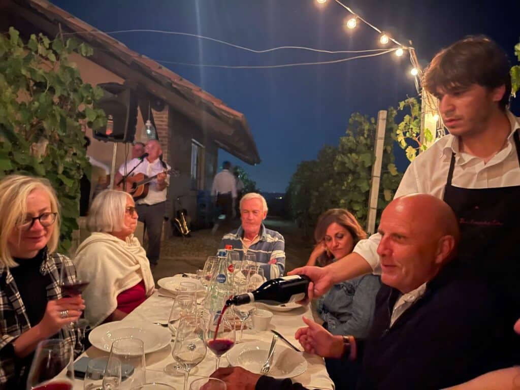 Middag under stjärnorna på en vingård i Piemonte
