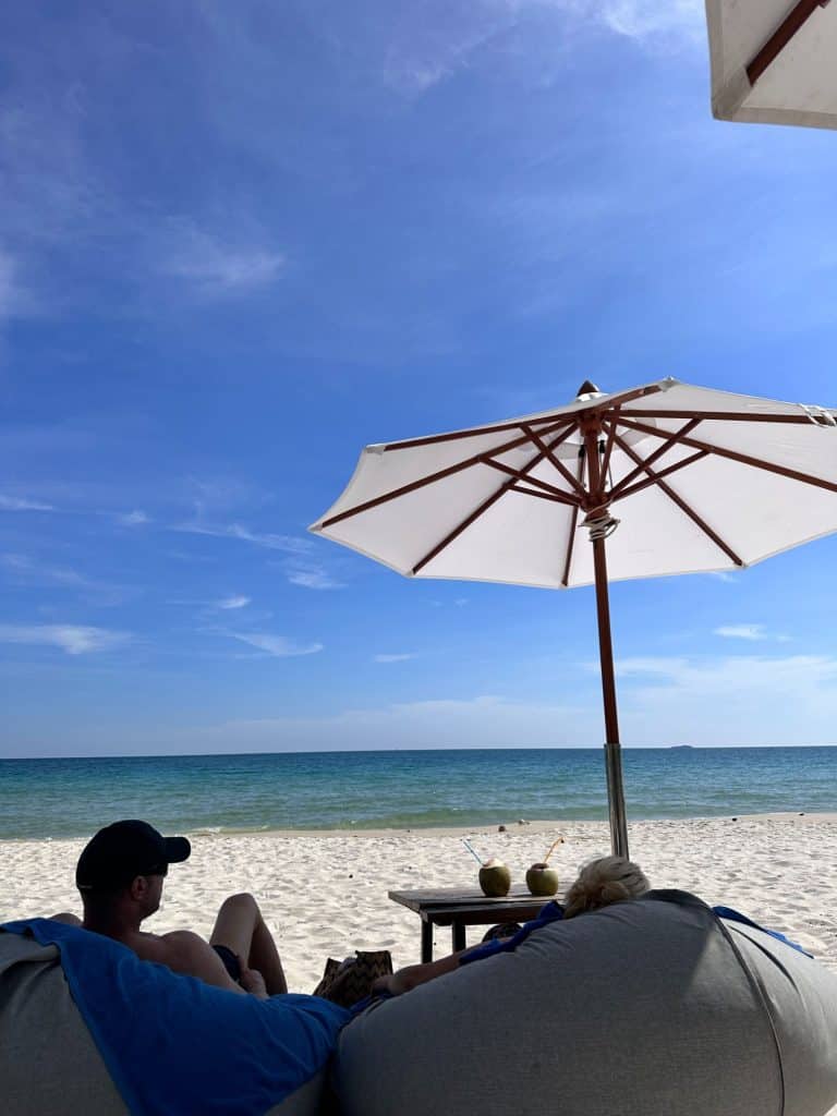 Stranden vid Sai Kaew Beach Resort