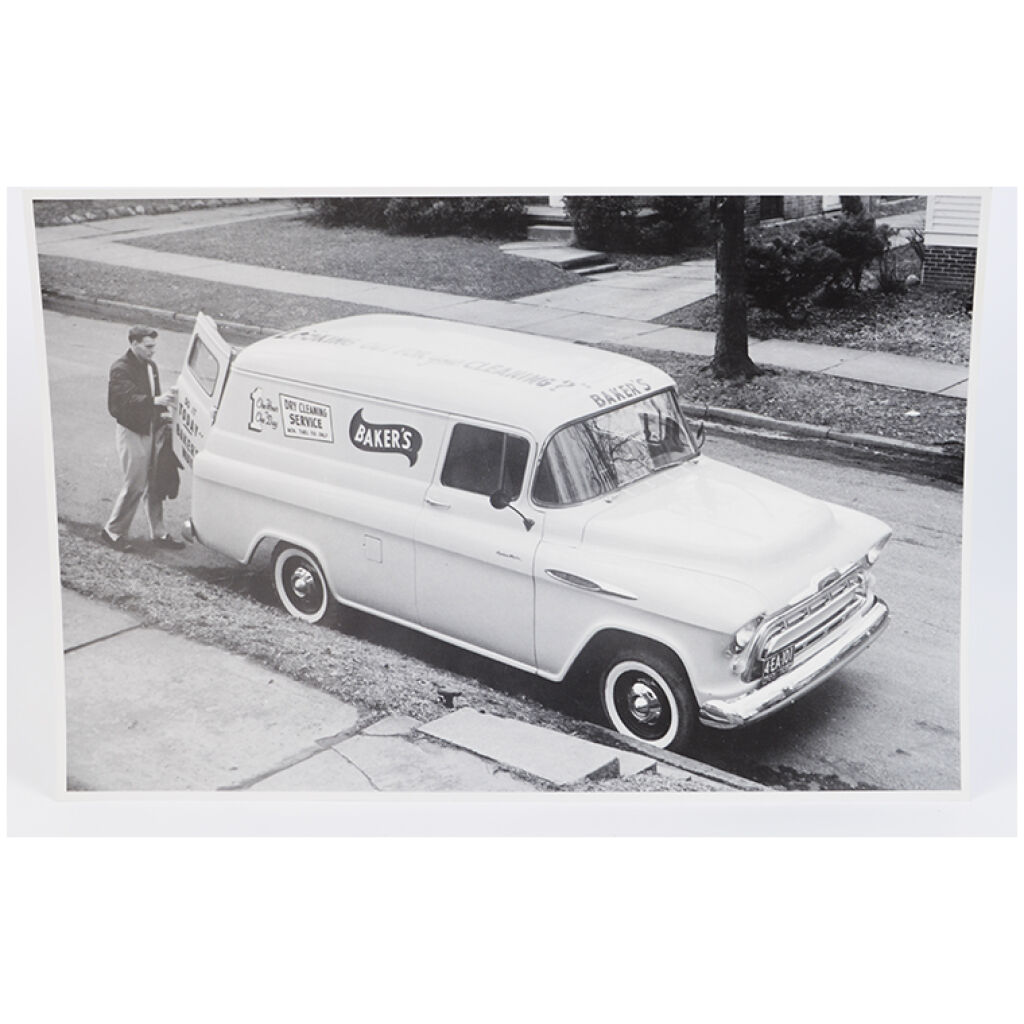 Fabriksfoto 1957 Chevrolet Suburban 31 x 45 cm